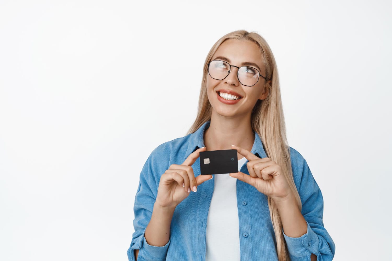 A girl using the Scotia Momentum Visa Infinite.