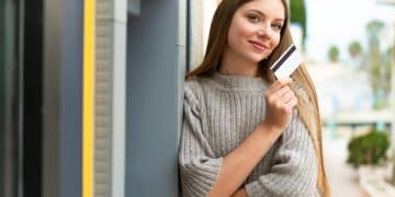 woman leaning about the best credit cards in canadá.