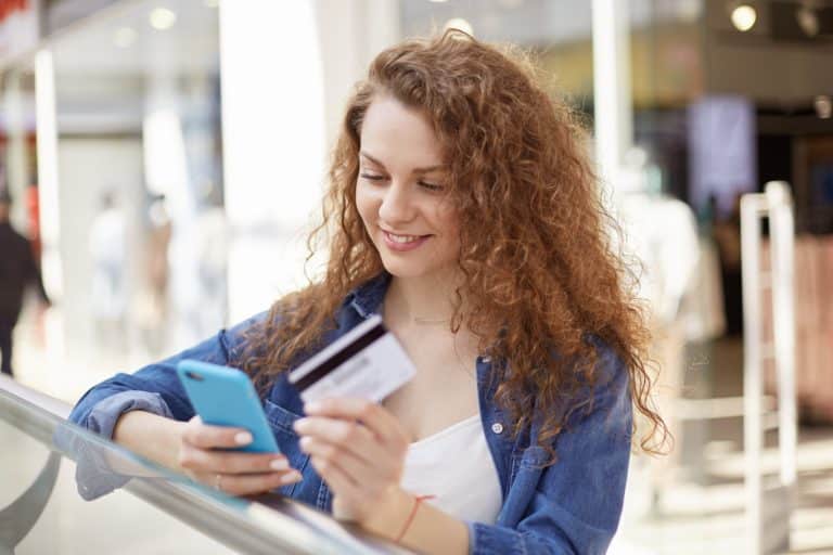 A girl using credit cards with cash back.